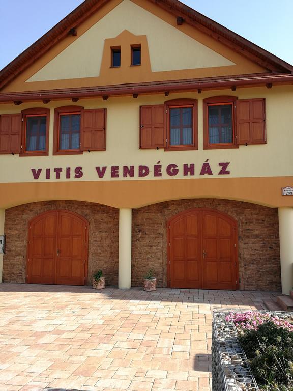 Vitis Vendeghaz Hotel Becsehely Exterior photo